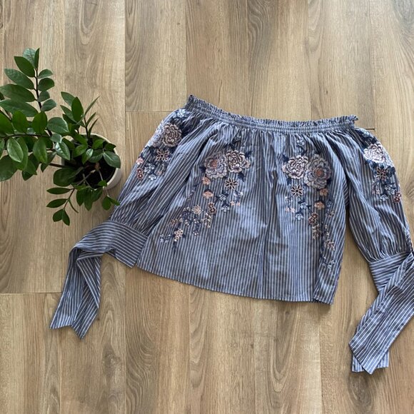 American Eagle Off-the-Shoulder Blue & White Striped Floral Blouse - Picture 3 of 11